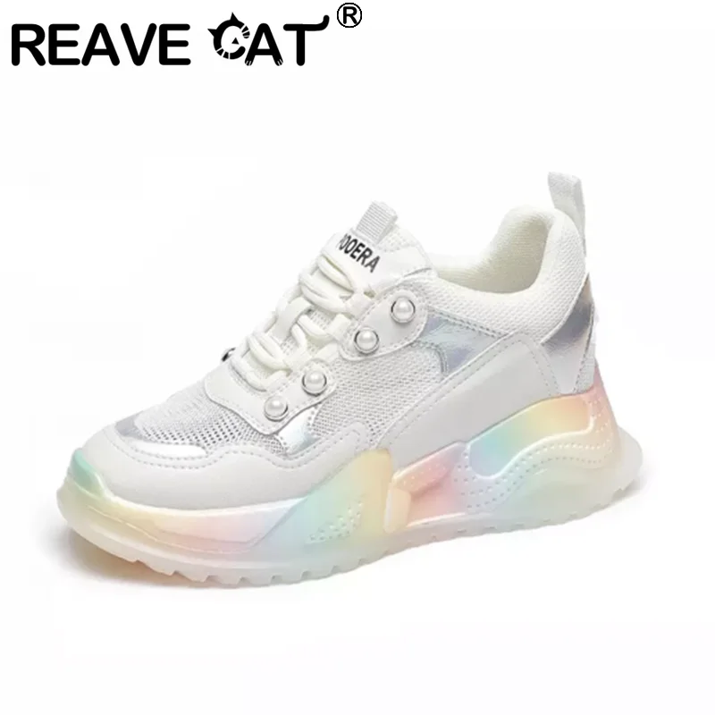 

Женские кроссовки с жемчугом REAVE CAT, спортивные сетчатые кроссовки карамельных цветов с круглым носком, Папины туфли на шнуровке, дышащая об...