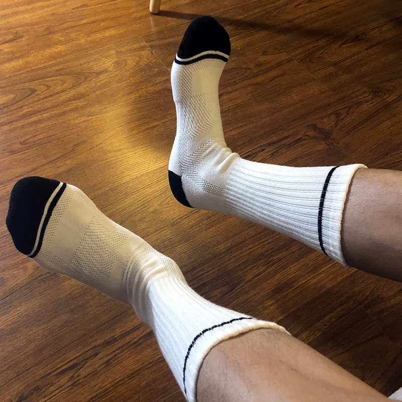 

White Black Unique Solid Pattern Male Long Sock Gay Top Vers Bottom Sexy Men Sports Tube Football Streetwear Socks Comfortable