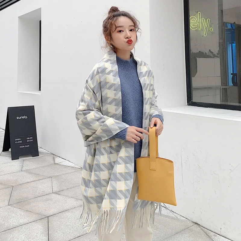 Женский шарф из искусственного кашемира длинный теплый в трехмерную клетку с