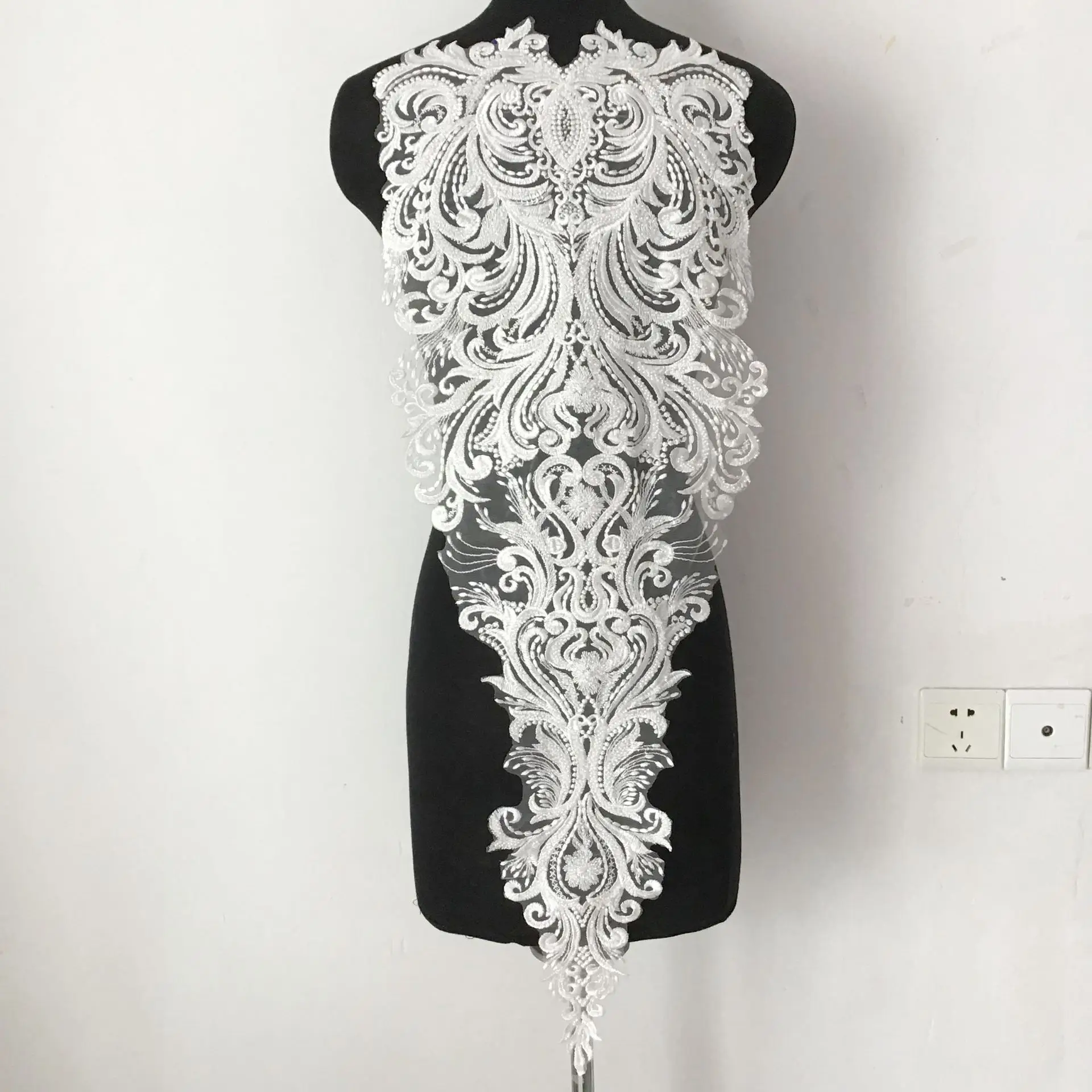 Вышитая бисером Кружевная аппликация в европейском стиле нашивка с цветами для