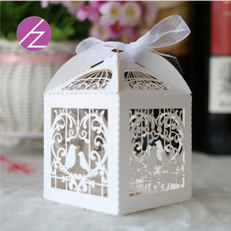 

50pcs Hollow Laser Cut Pearl Paper Candy Boxes Guest Bride Groom Wedding Ceremony DesignGift Boxes With Ribbon