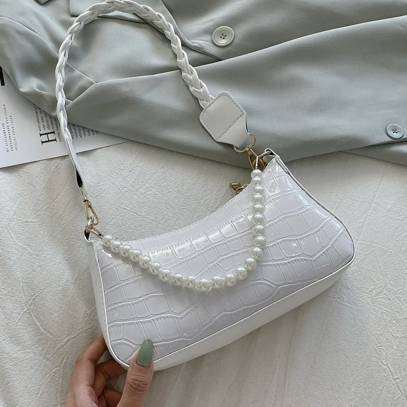 

The Woman's Bag Of Crocodile-print Underarm Bags Is A New Stylish Pearl Handbag