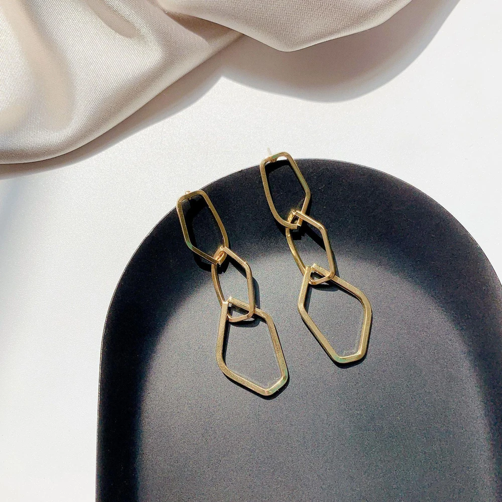 

The New Trend Of The Chain Women Earrings Stud Hollow Out Irregular Eardrop Bending Fashion Eardrop Personality