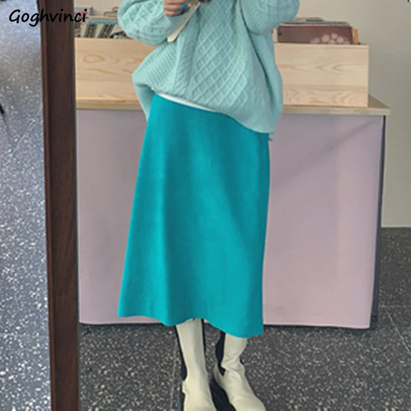 

Юбка женская до середины икры, Однотонная синяя, с Боковым Разрезом