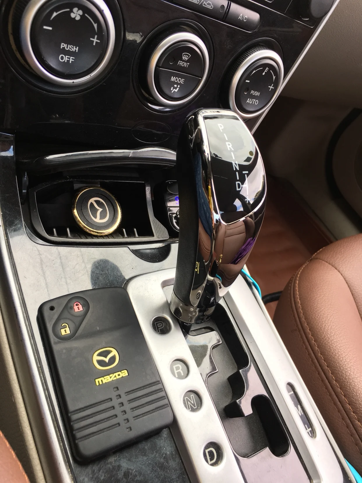 

Applicable to MAZDA 3 6 CX-5 CX-7 Shift Knob thumb-shaped aluminum alloy leather