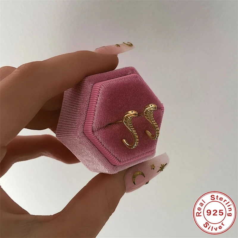 

Женские серьги-гвоздики из серебра 925 пробы