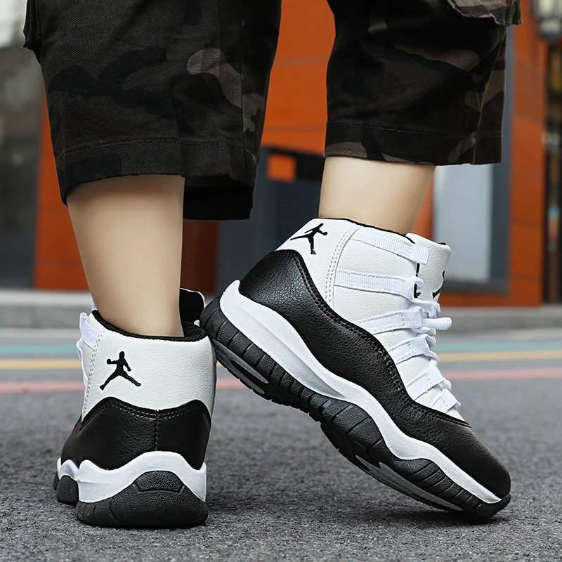 Баскетбольные Детские кроссовки Jordan черные детские спортивные уличные высокие