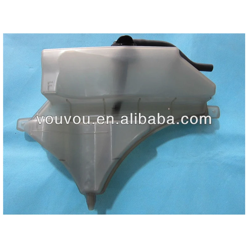 Система охлаждения автомобильного двигателя радиатор расширительный водяной