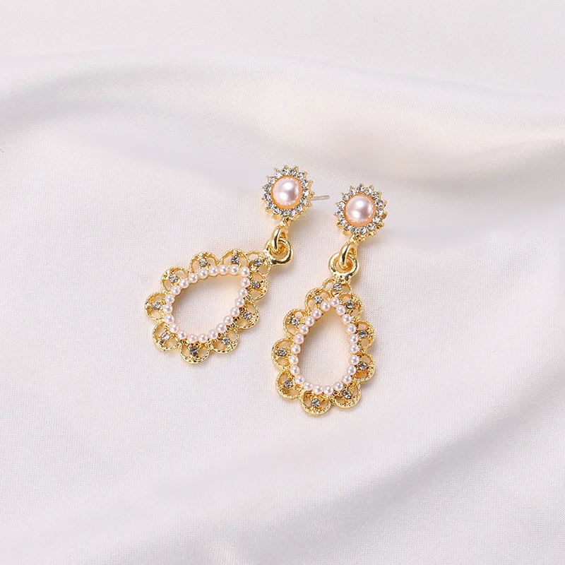 Стильные восстанавливающие древние путь цветы металлические кружевные