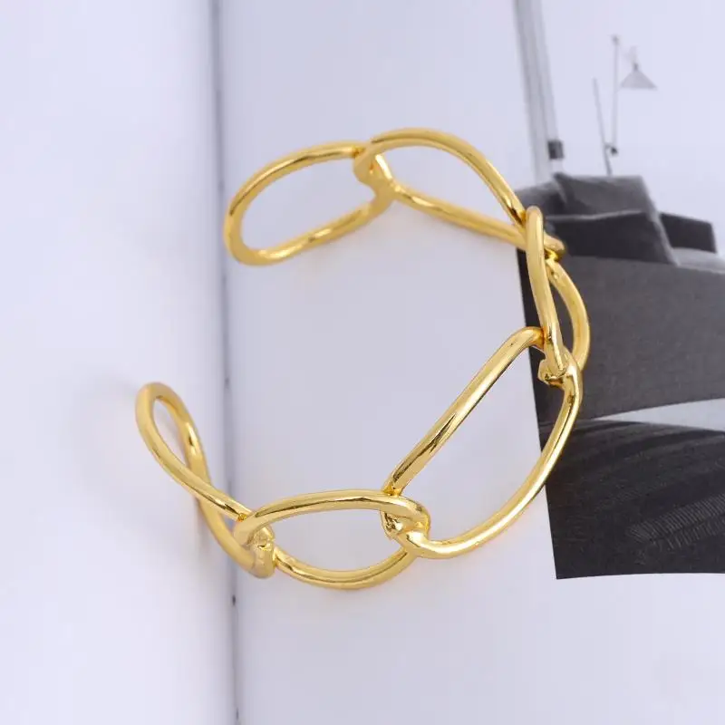 

Diy Gold Hollowed-Out Round Thick Bracelet With Twist Shaped Jewelry