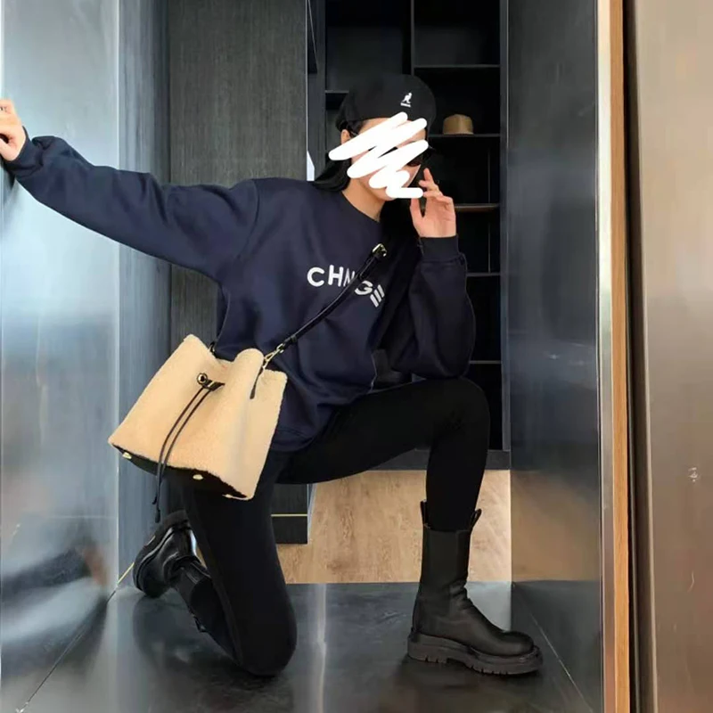 

Women's Bucket Bag 2021 New Fashion Ins Style Korean Version of The Large-Capacity Drawstring Crossbody Shoulder Wool Bag Female