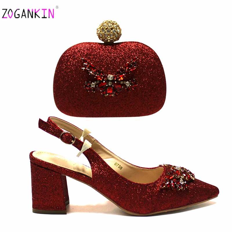 Красные женские туфли в нигерийском стиле с подходящей сумочкой на квадратном