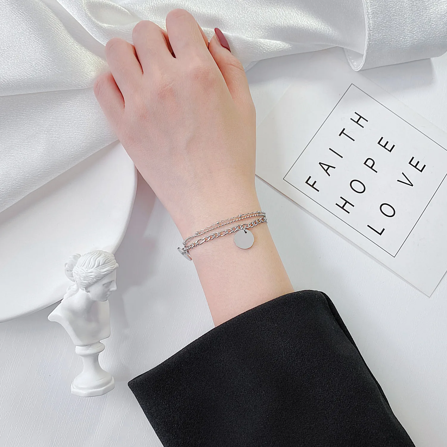 

Корейская мода, простой и универсальный дизайн, нишевый дизайн, оптовая продажа двухслойных круглых кисточек из нержавеющей стали