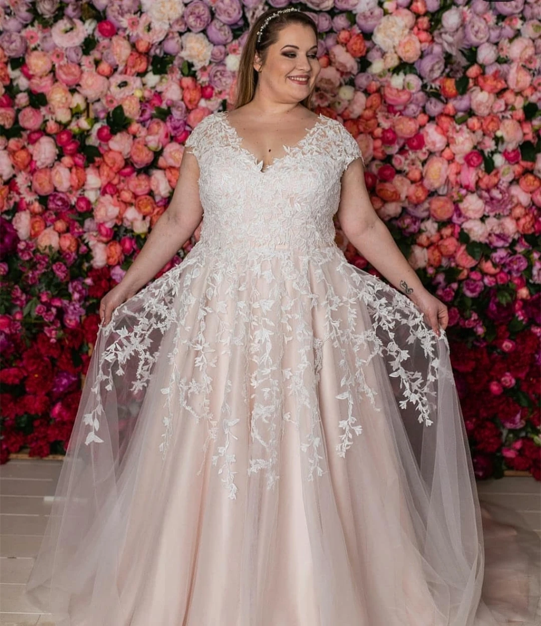 

Plus Size Wedding Dress Blush Pink With Long Sleeve Lace Appliques Bridal Gowns pearls a-line large size Sweep Train Gorgeous
