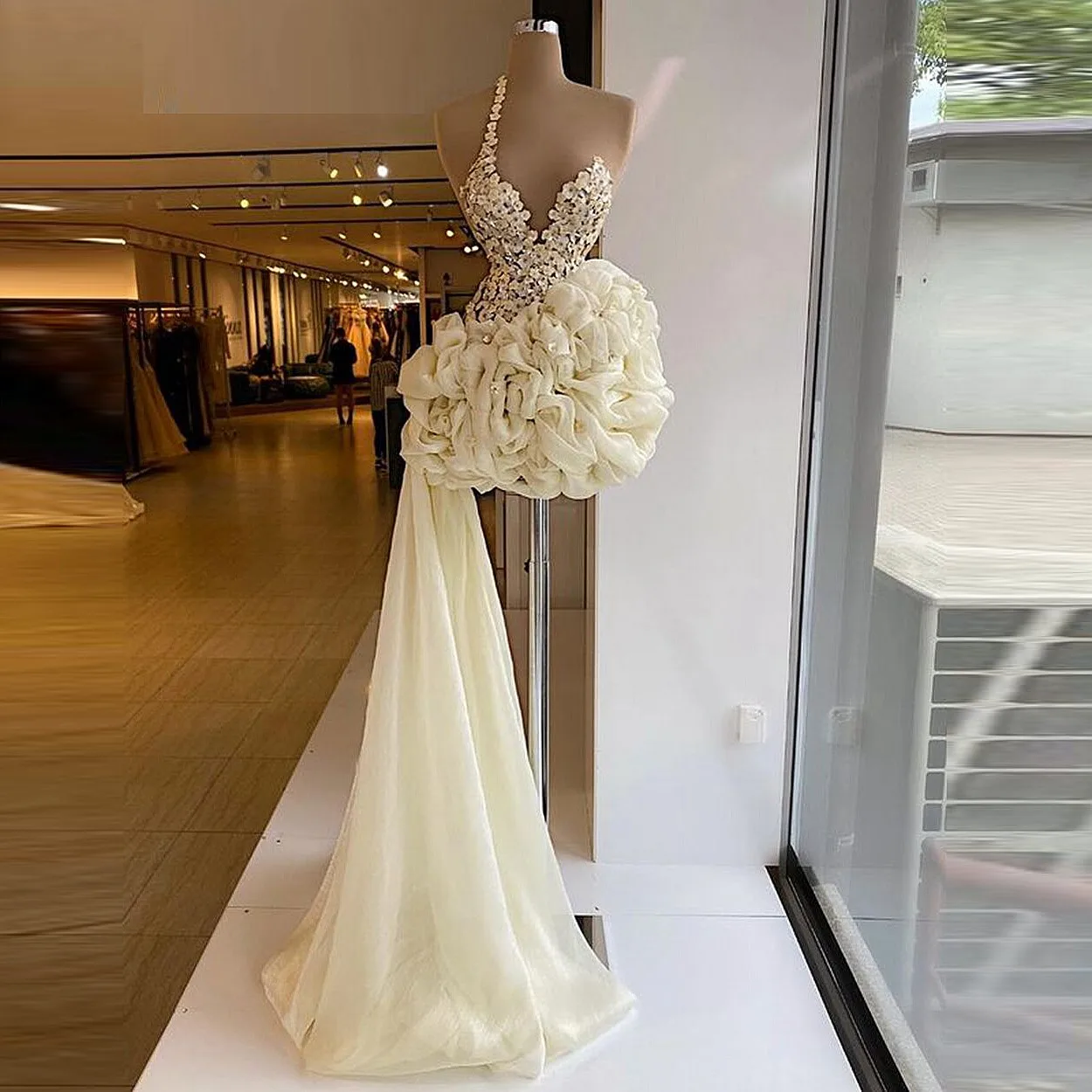 

Asymmetrical Cocktail Dresses Sheer Neck Appliques Flowers Sequins Celebrity Homecoming Prom Dress robe de soirée de mariage