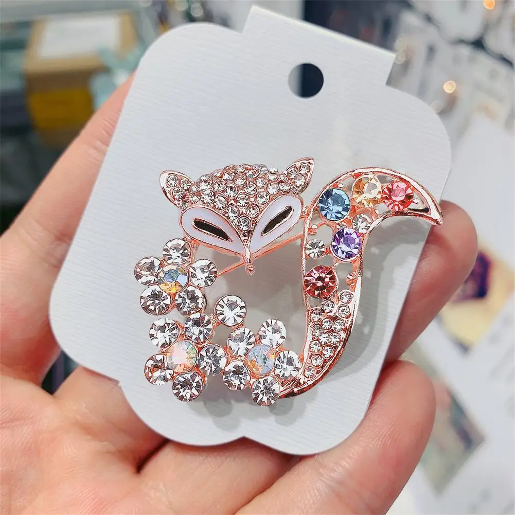 

Exquisite Fox Brooch Women's Crystal Fox Corsage Sweater Coat Accessories Badges Pins Women Animal Party Casual Brooch Pins Gift