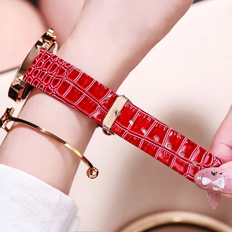 Часы женские кварцевые с кожаным ремешком браслетом | Наручные часы