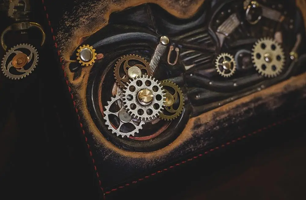 Рисунок 2 - Мужская сумка ручной работы из растительного дубления