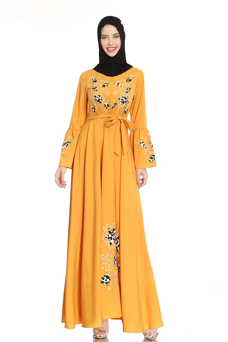 

2021 Summer Middle East Dubai Arab Muslim Women's Embroidered Bell Sleeve Dress Retro A-line Slim Robe