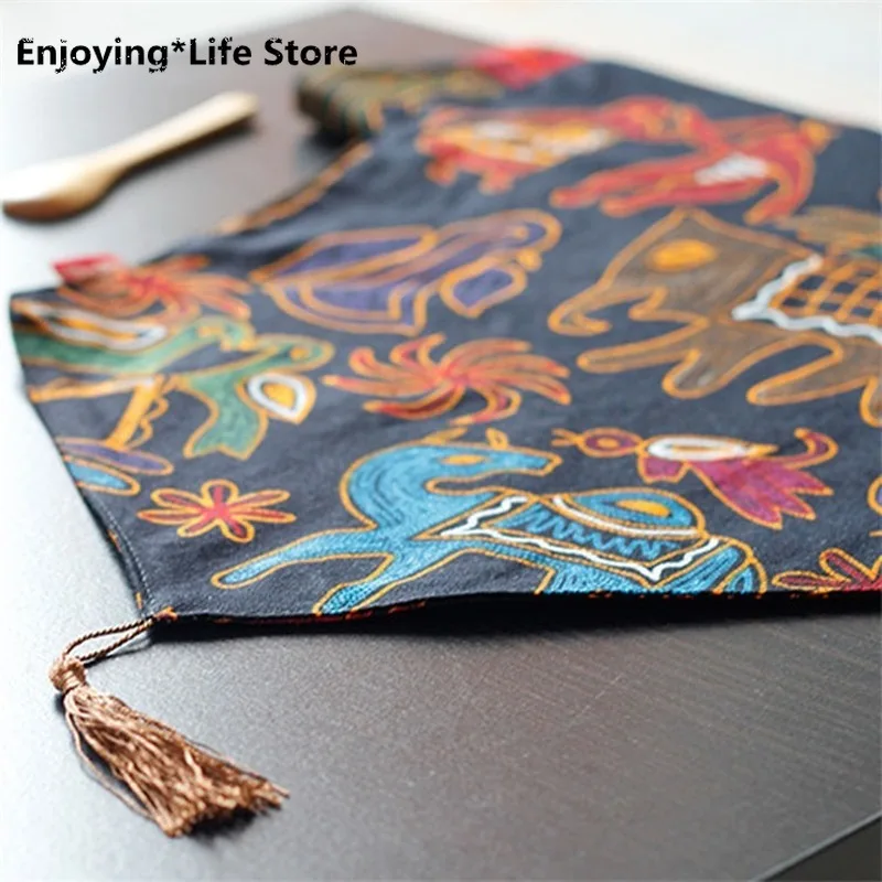 

Декоративная скатерть из хлопка и льна, с кисточками