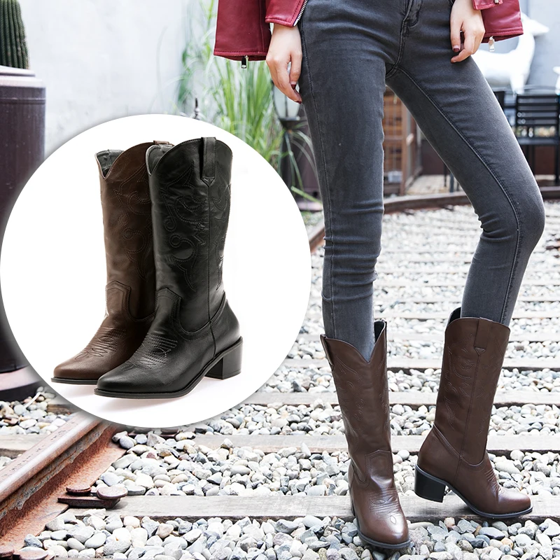 Классический вышивка Ботинки челси с острым носком Женские сапоги до колена