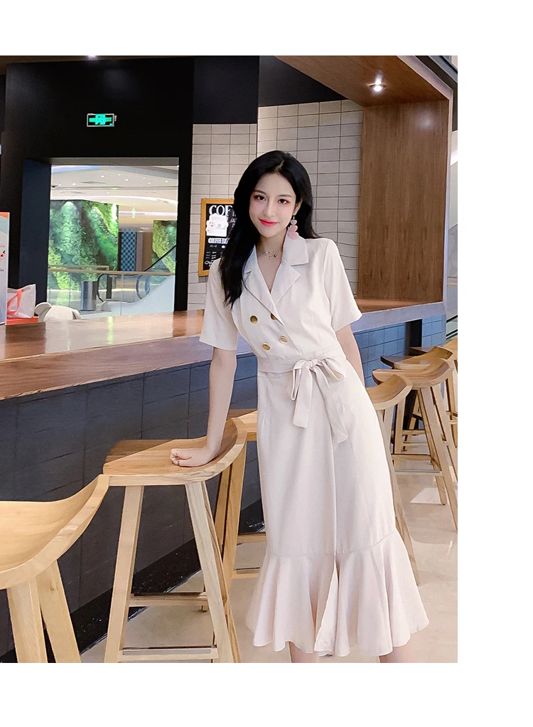 Элегантное женское белое гофрированное платье с поясом короткие рукава средней
