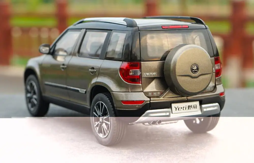 Коллекция коллекционных моделей автомобилей в масштабе 1/18 VW Volkswagen Skoda Yeti SUV Brown |