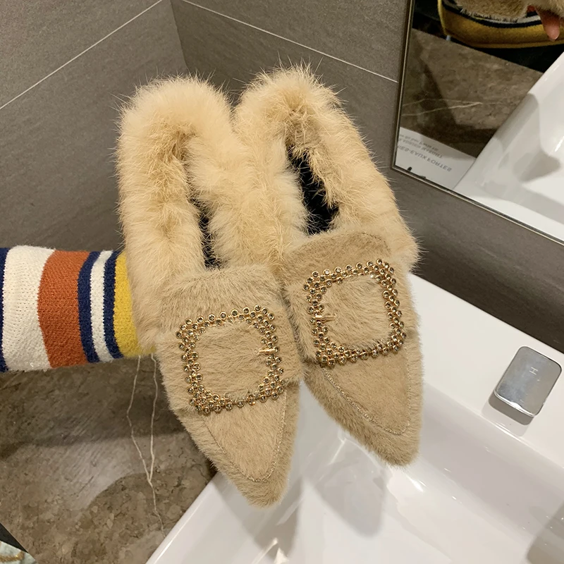 Женская обувь с мехом норки Мокасины острым носком и металлической квадратной