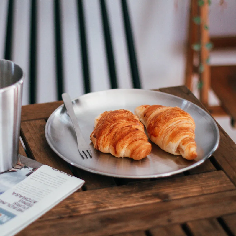 Круглые обеденные тарелки из нержавеющей стали в скандинавском стиле | Дом и сад