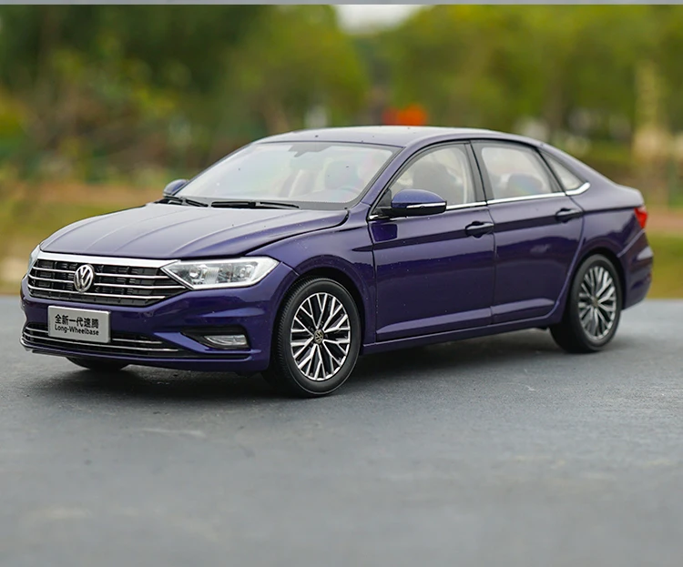 Высококачественная Игрушечная модель автомобиля из сплава 1:18 VW Sagitar новое
