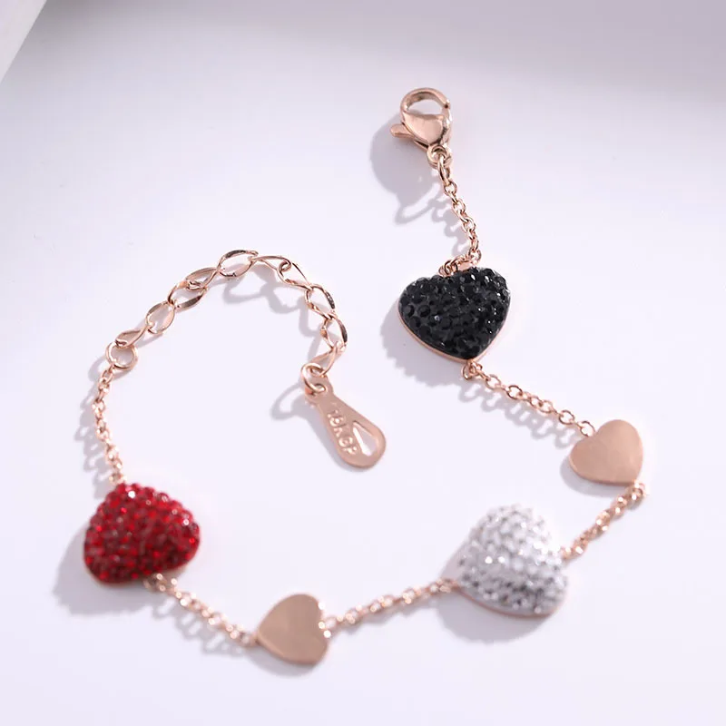 Женский браслет из розового золота с подвеской в форме сердца украшенный