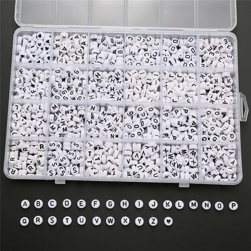 Шкатулка для бусин с буквами английского алфавита белый плоский круглый черный