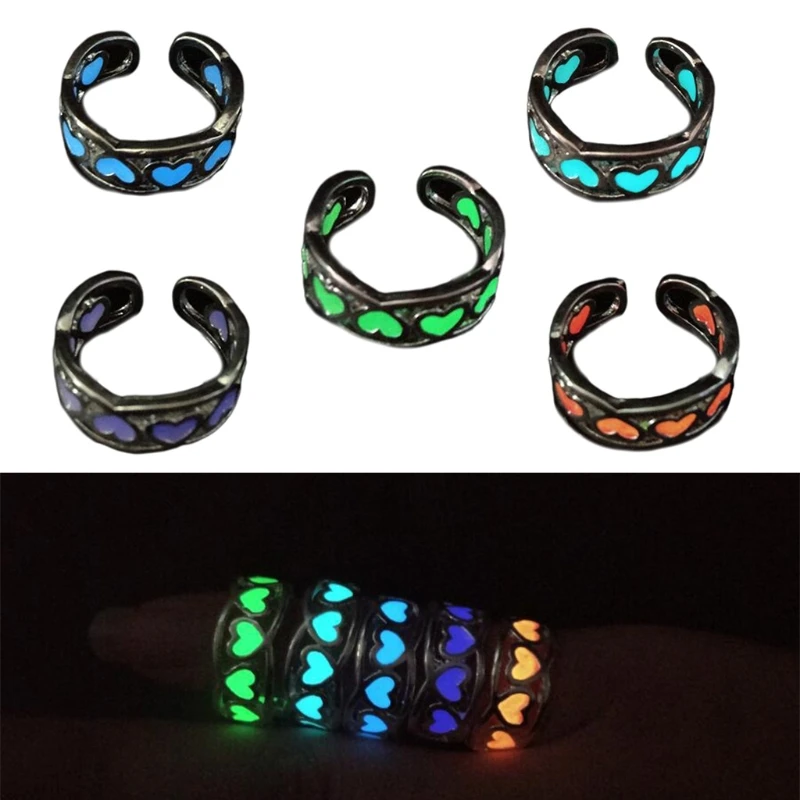 

Couple Luminous Finger Rings with Heart Shaped Glowing In Dark Lover Wedding Bands Women Girls Jewelry Gift 5 Colors