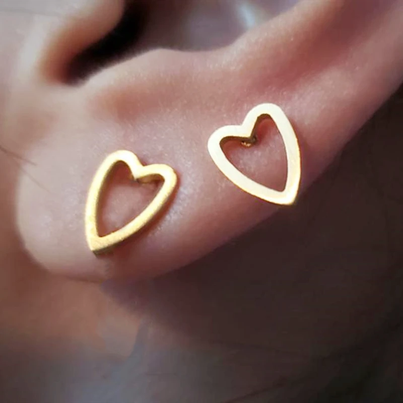 Милые крошечные полые серьги гвоздики в форме сердца из нержавеющей стали цвета