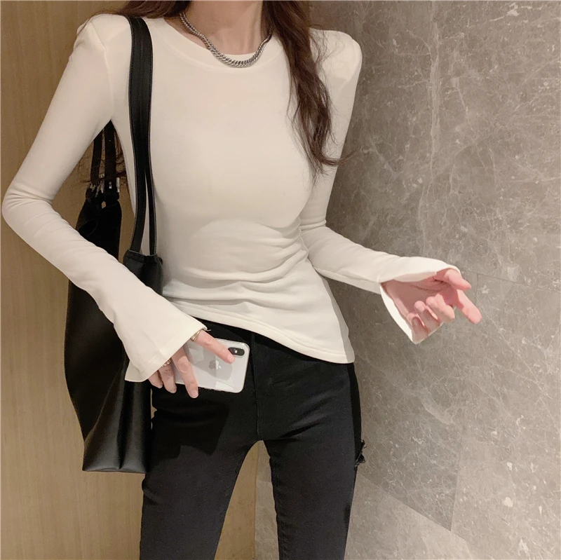 

White Bottoming Shirt Women's Spring Inner Wear Fashionable Brushed round Neck Padded Shoulder Beveled Hem Split Sleeve Black