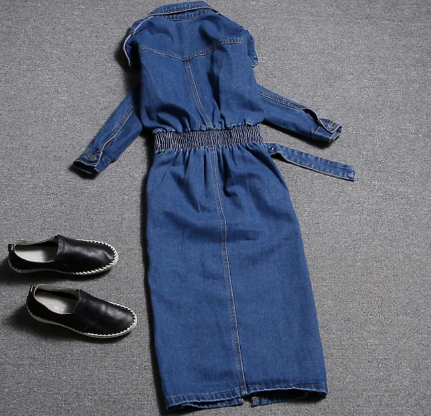 Женское джинсовое платье-трапеция однотонное облегающее платье с поясом и