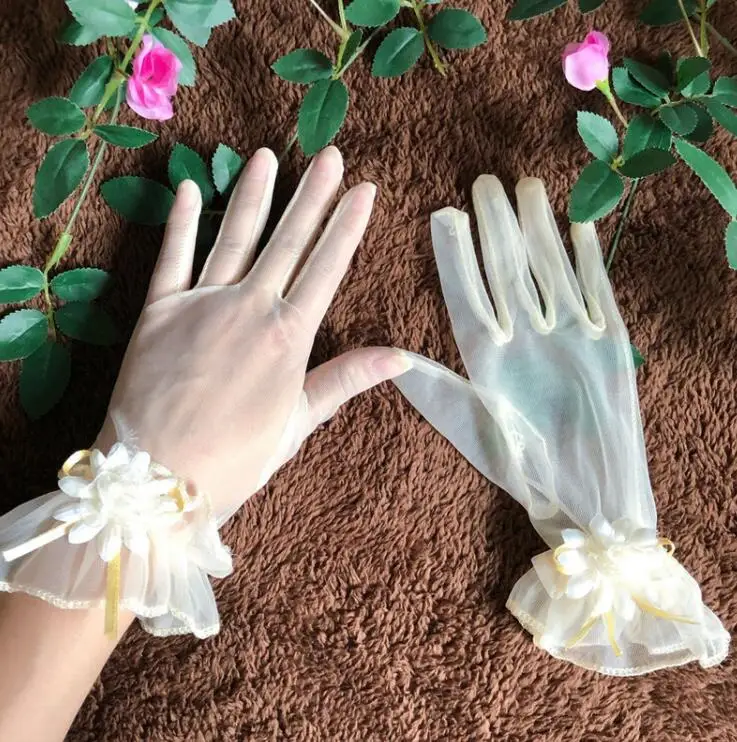 

Women's elegant flower white perspective short mesh gloves female sexy sunscreen lace driving glove R1733