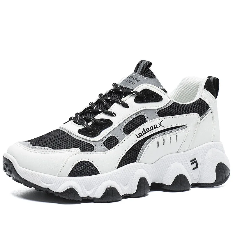 

New daddy shoes Korean students' everyday flat bottomed round head casual breathable thick soled net shoes