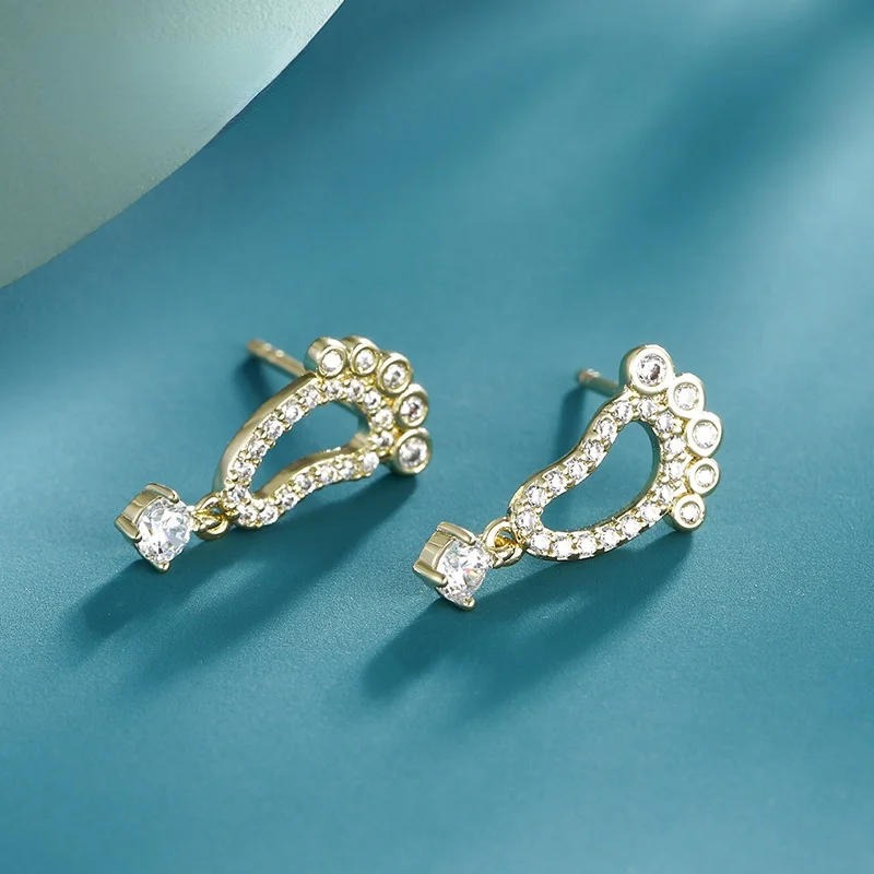

14K Gold Color Earrings Cartoon Mini Feet Stainless Steel Earrings Small and Cute Female Inlaid Zircon Earrings Wedding Gift