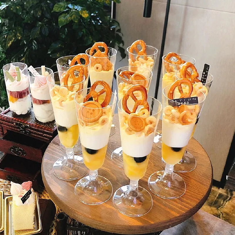 

Tall Mousse Cup Sawdust Pudding Jelly Ice Cream Cups New Year 2022 Party Using Plastic Disposable Transparent Cover Free 185ml
