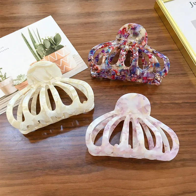 

Vintage Large Hair Claws Women Acetate Hollow Hair Clips Resin Fashion Acrylic Hairpin Hair Accessories Geometric Barrette 2020