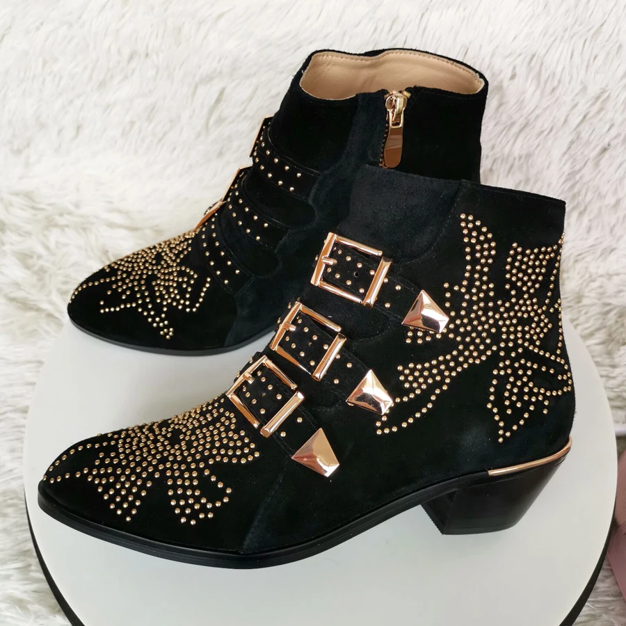 Black suede Популярные женские ботильоны из натуральной кожи с заклепками; зимние ботинки для подиума на не сужающемся книзу массивном каблуке; ковбойские мотоциклетные ботинки с пряжкой - Цвет: Black suede