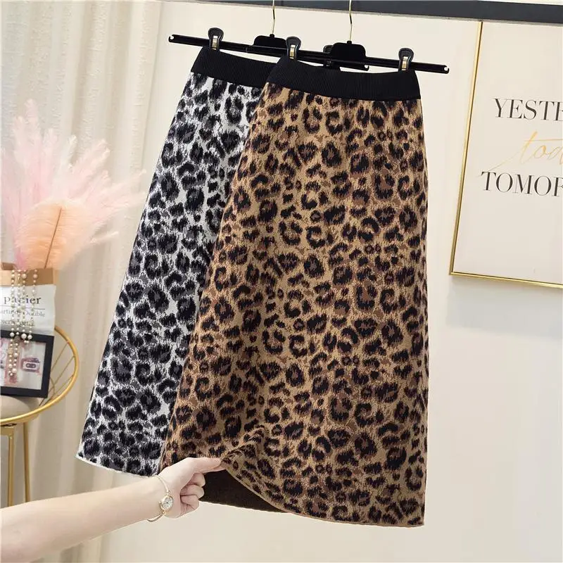 

Женская трикотажная леопардовая юбка-карандаш с высокой талией