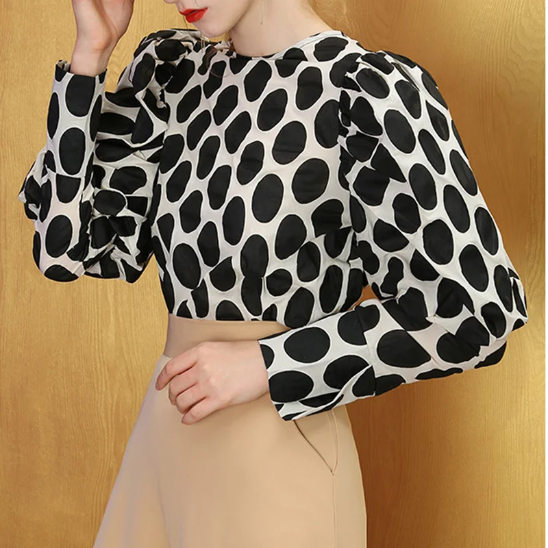 Женская блузка в горошек элегантная офисная с длинным рукавом и круглым вырезом