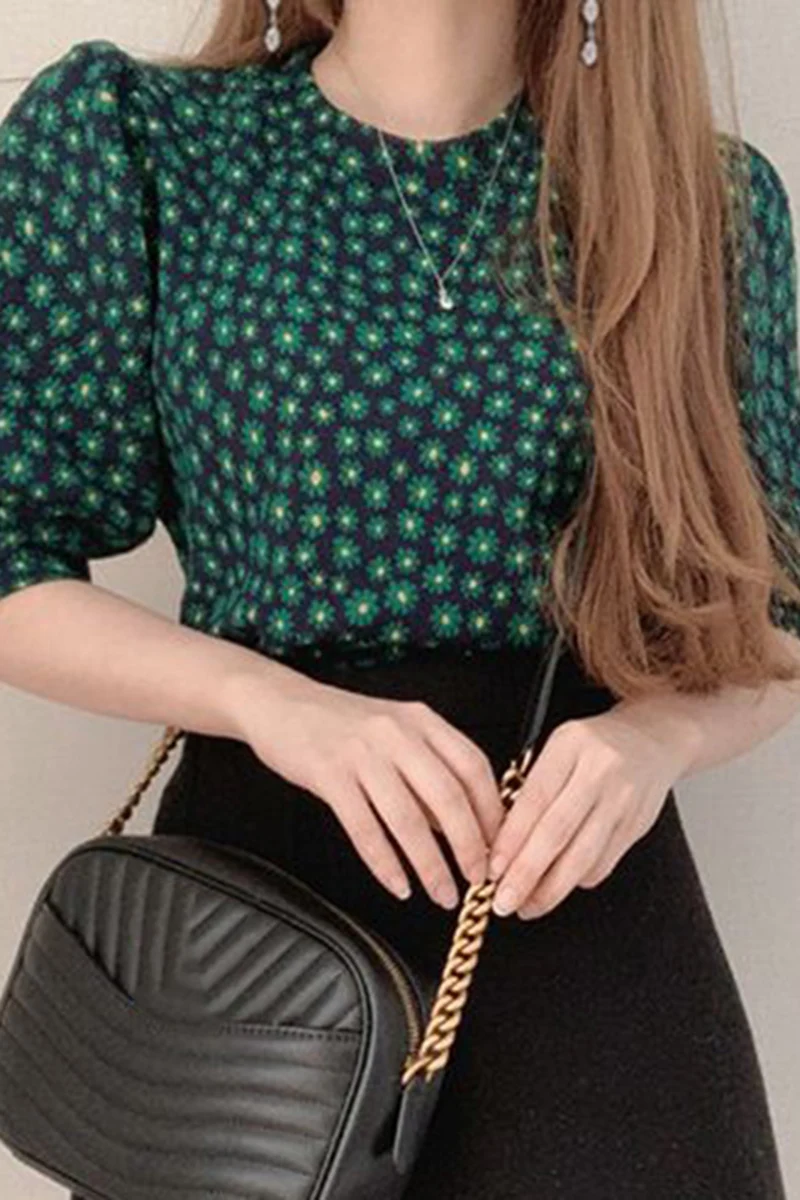 

Korean chic spring and summer western style, round neck pullover loose puff sleeve full screen small daisy shirt shirt female