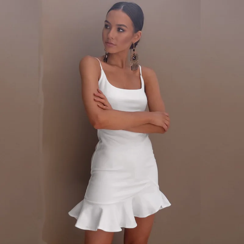 Женское мини-платье с юбкой годе облегающее белое платье на тонких бретельках