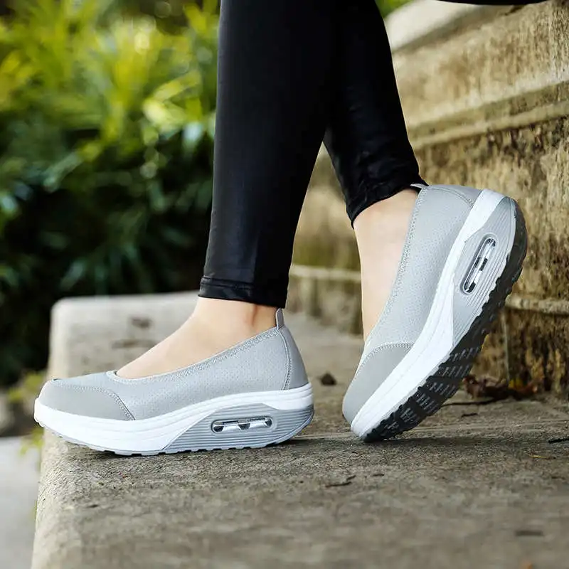 

Кроссовки спортивные, на резиновой подошве, Размер 7