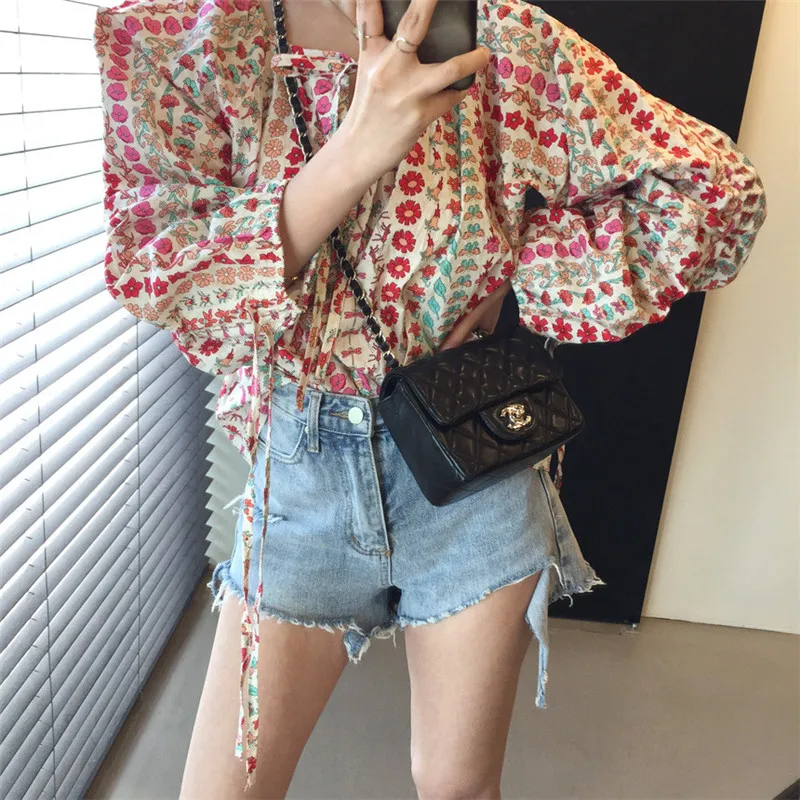 

Holiday style puff sleeve floral drawstring shirt