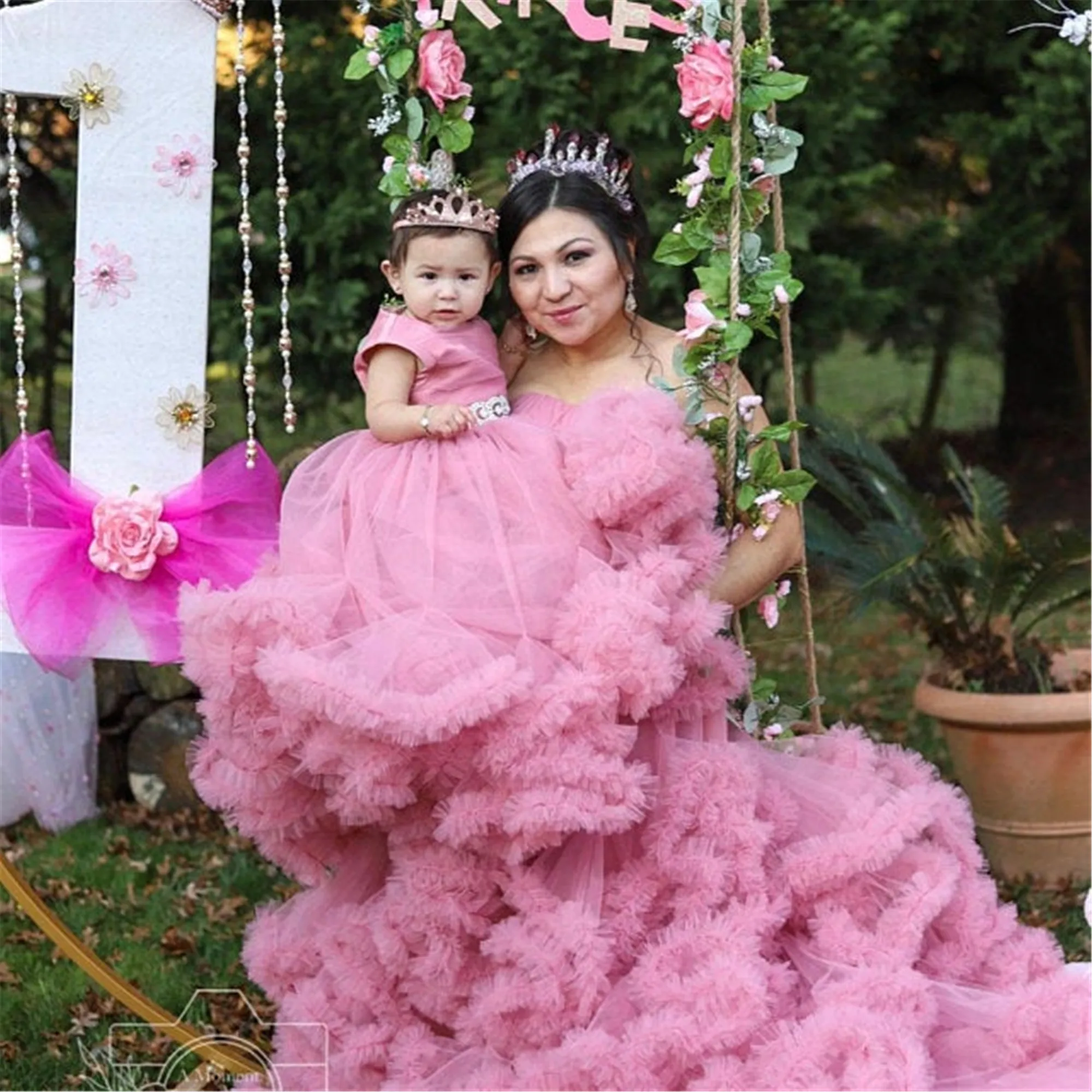 

Blush Pink Cloud Puffy Momther Daughter Birthday Party Dresses Ball Gowns Lovely Mom Kids Girls Celebration Pageant Gown Custom