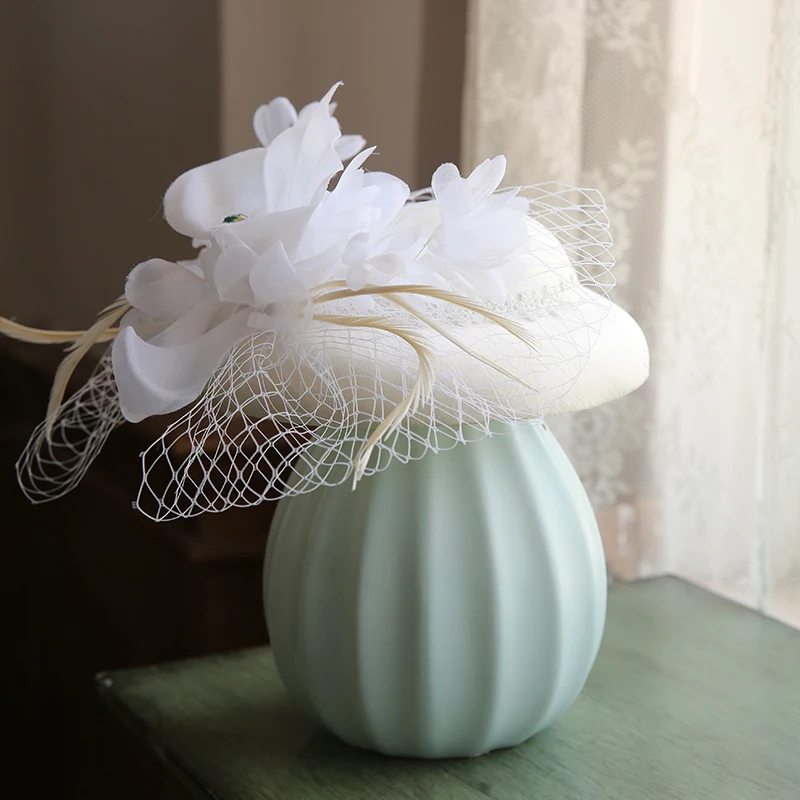 

Белый, розовый, синий, черный Шелковый головной убор в виде цветка, Европейская Женская Мини Феи вуаль, свадебная шляпа, заколка для волос, Ко...